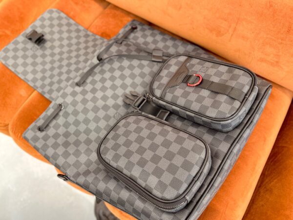 LC295 - Louis Vuitton Women's Fashion Bag