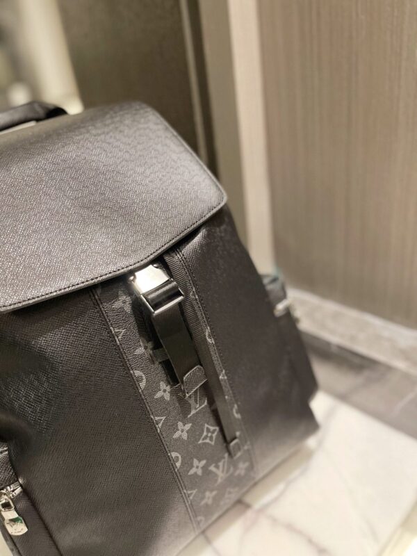 LC296 - Louis Vuitton Women's Fashion Bag