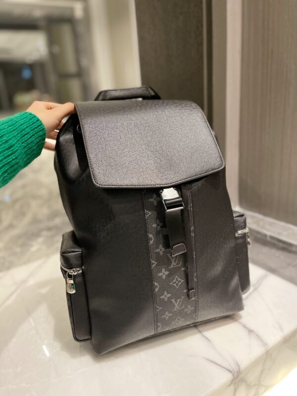 LC296 - Louis Vuitton Women's Fashion Bag