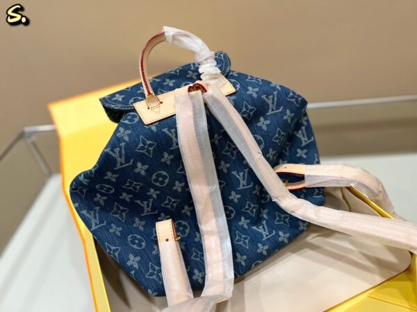 LC299 - Louis Vuitton Women's Fashion Bag