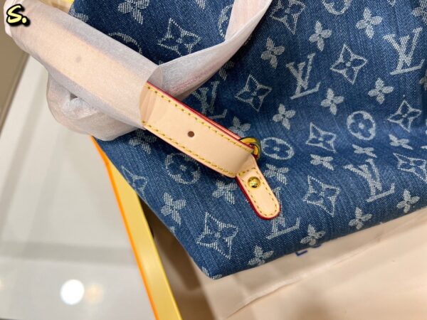 LC299 - Louis Vuitton Women's Fashion Bag