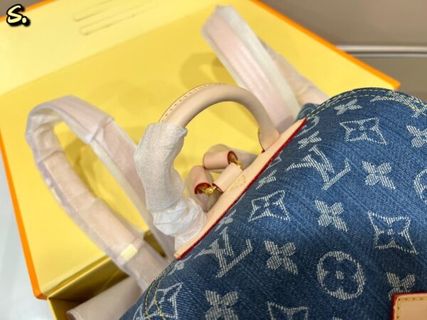 LC299 - Louis Vuitton Women's Fashion Bag