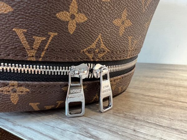 LC304 - Louis Vuitton Women's Fashion Bag