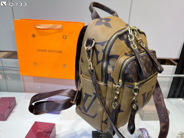LC308 - Louis Vuitton Women's Fashion Bag