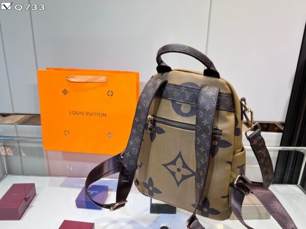 LC308 - Louis Vuitton Women's Fashion Bag
