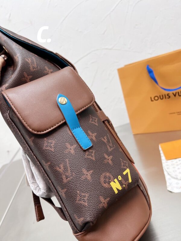 LC311 - Louis Vuitton Women's Fashion Bag
