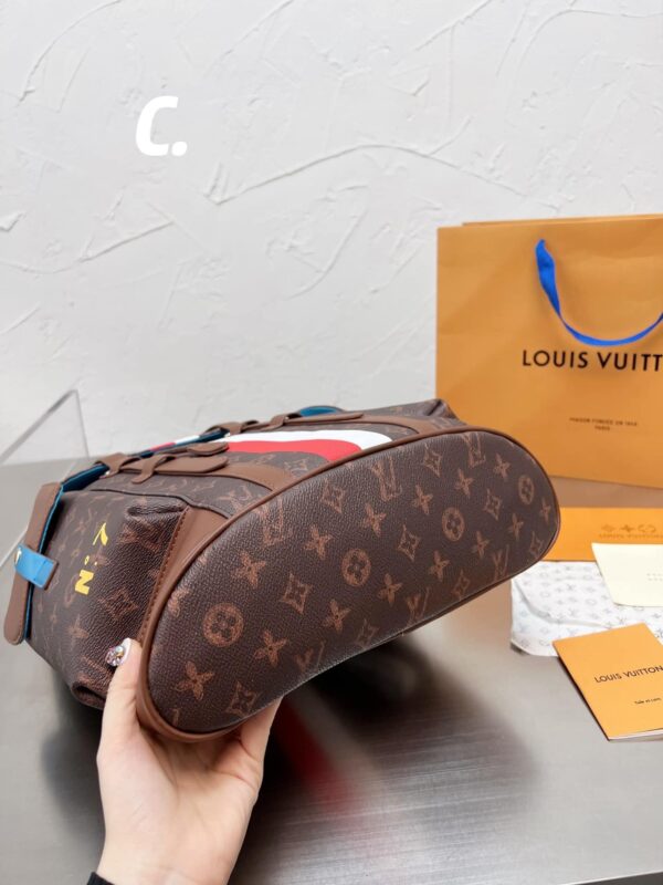 LC311 - Louis Vuitton Women's Fashion Bag