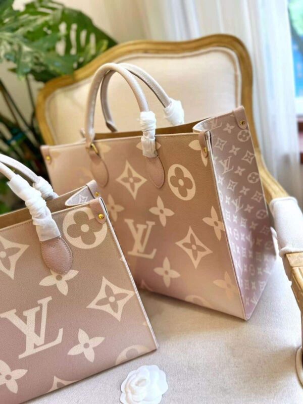 LC312 - Louis Vuitton Women's Fashion Bag