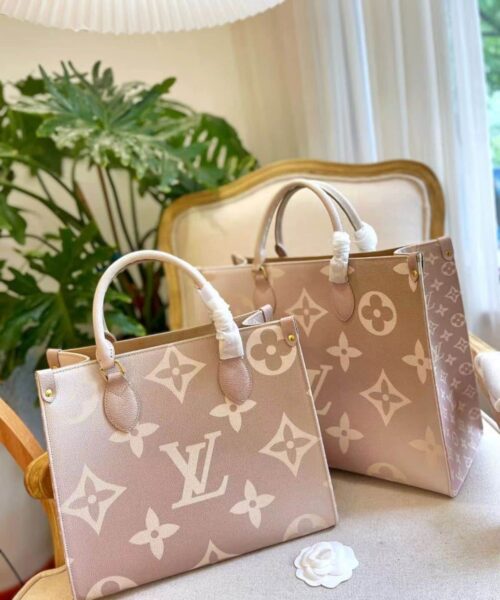 LC312 - Louis Vuitton Women's Fashion Bag