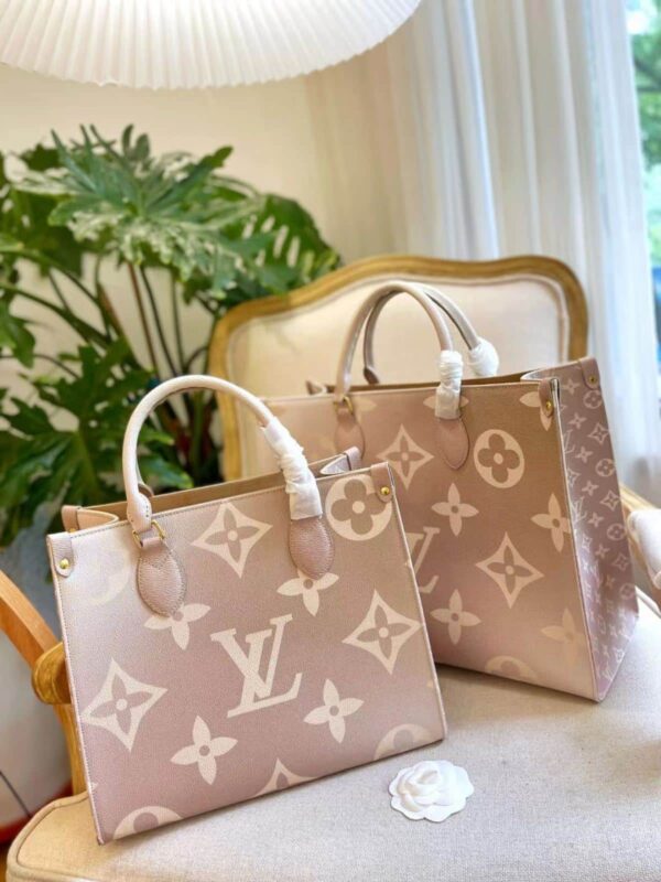 LC312 - Louis Vuitton Women's Fashion Bag
