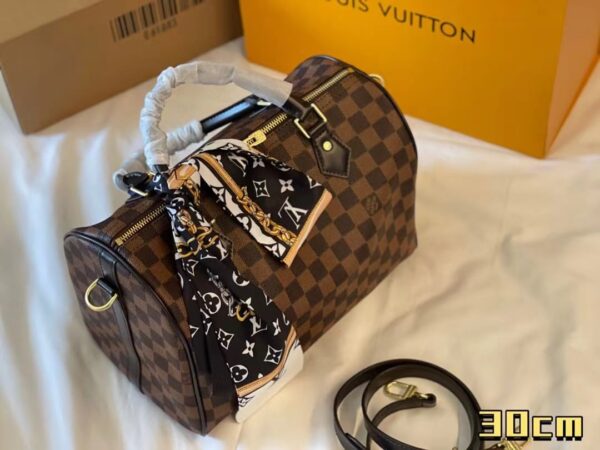 LC313 - Louis Vuitton Women's Fashion Bag