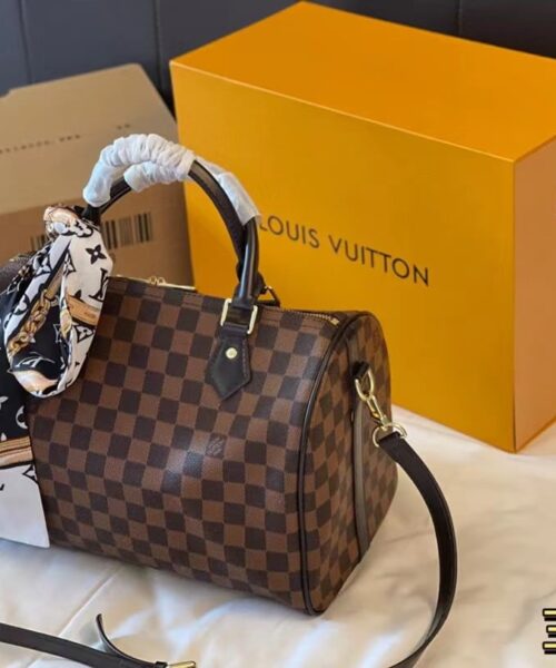 LC313 - Louis Vuitton Women's Fashion Bag