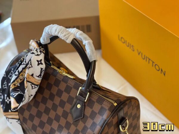 LC313 - Louis Vuitton Women's Fashion Bag