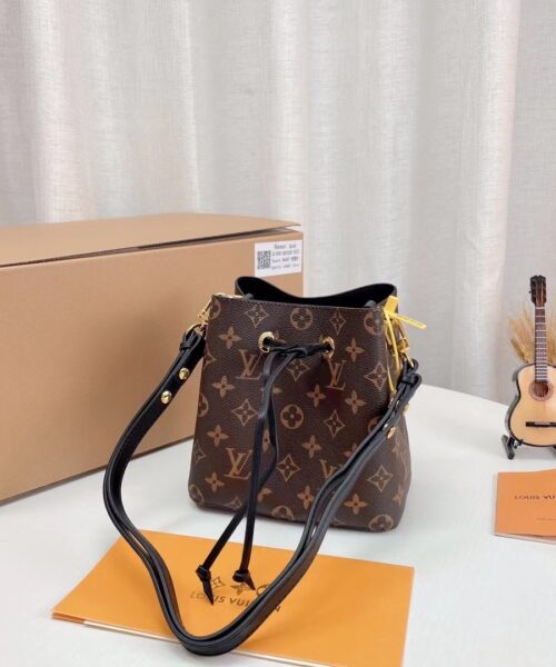 LC315 - Louis Vuitton Women's Fashion Bag