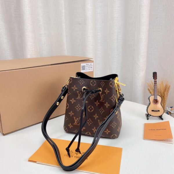 LC315 - Louis Vuitton Women's Fashion Bag