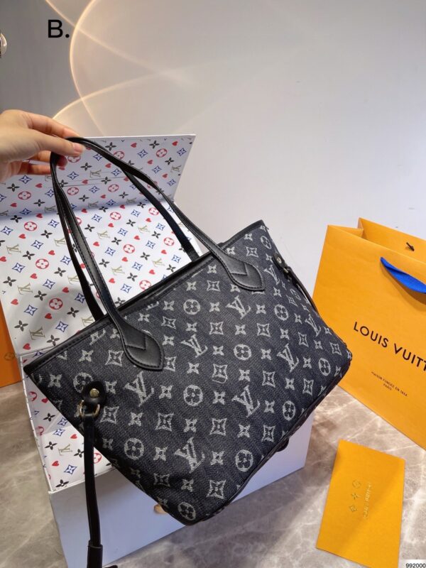 LC319 - Louis Vuitton Women's Fashion Bag