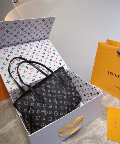 LC319 - Louis Vuitton Women's Fashion Bag