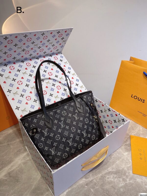 LC319 - Louis Vuitton Women's Fashion Bag