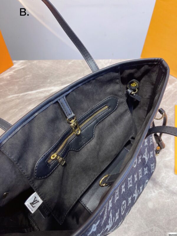 LC319 - Louis Vuitton Women's Fashion Bag