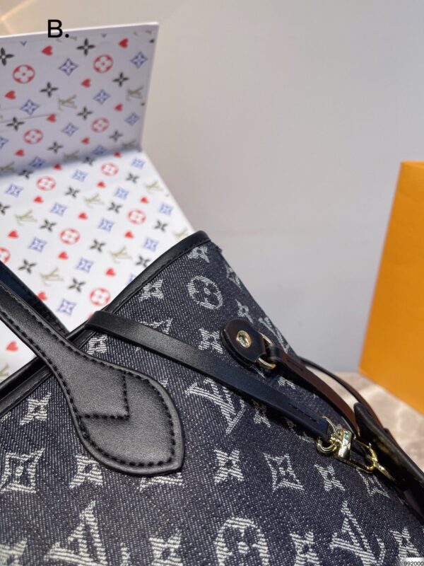 LC319 - Louis Vuitton Women's Fashion Bag
