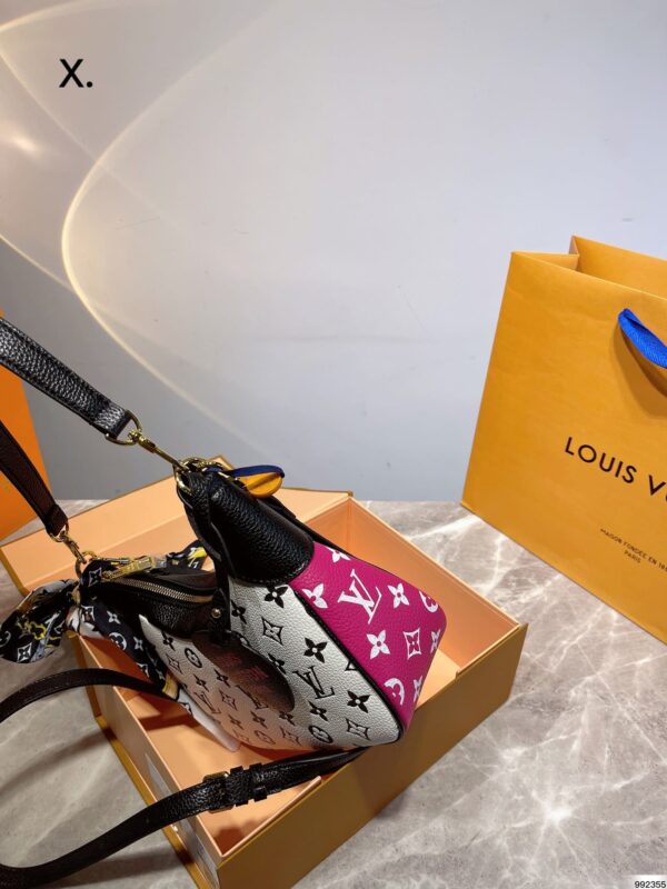 LC320 - Louis Vuitton Women's Fashion Bag