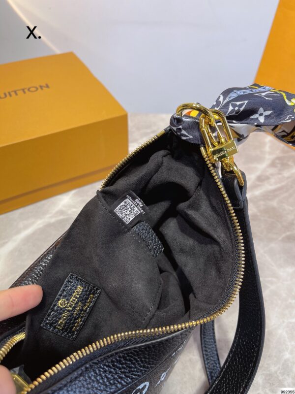 LC320 - Louis Vuitton Women's Fashion Bag