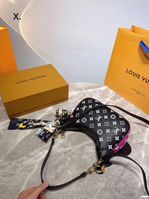 LC320 - Louis Vuitton Women's Fashion Bag