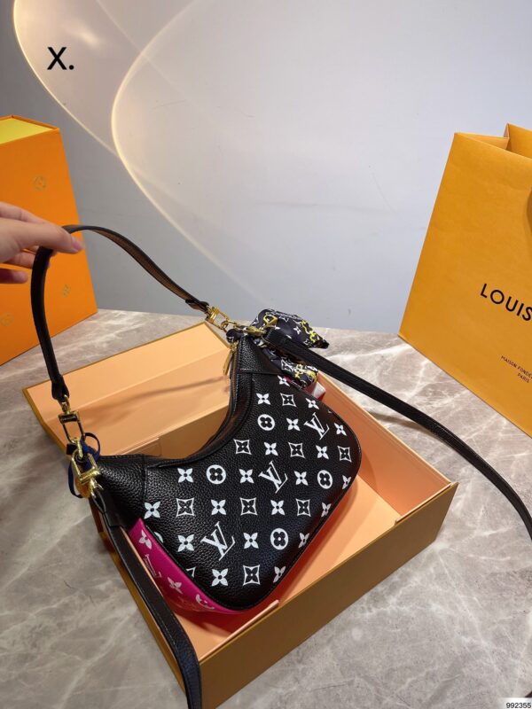 LC320 - Louis Vuitton Women's Fashion Bag