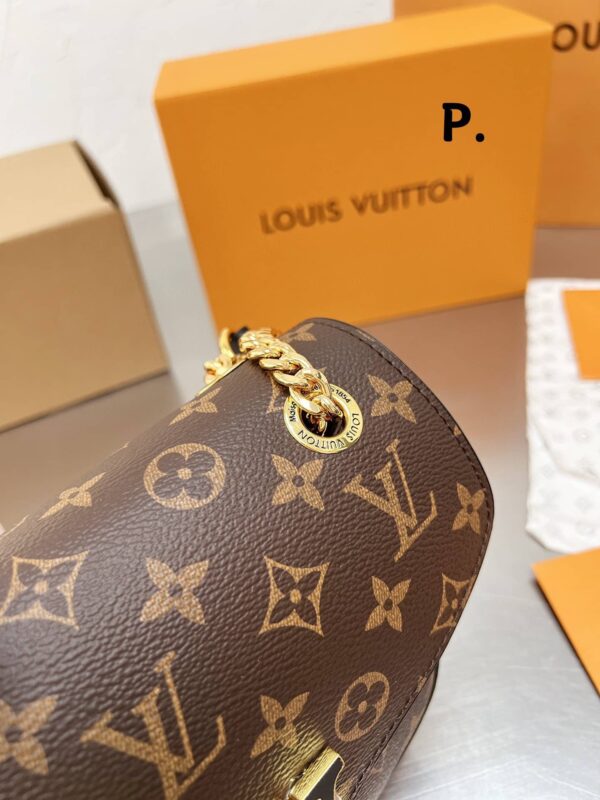 LC321 - Louis Vuitton Women's Fashion Bag