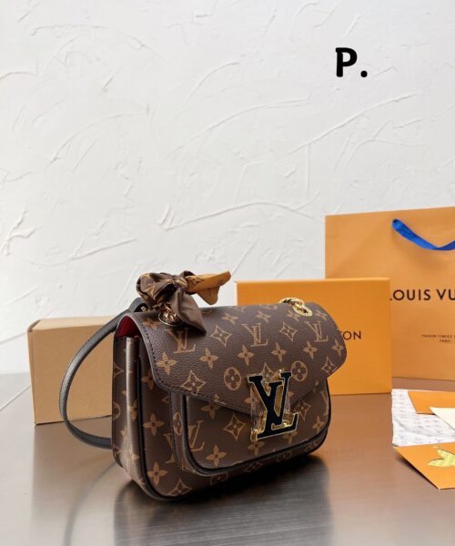 LC321 - Louis Vuitton Women's Fashion Bag