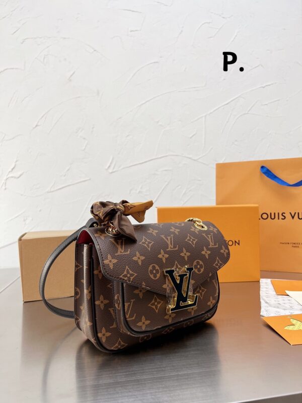 LC321 - Louis Vuitton Women's Fashion Bag