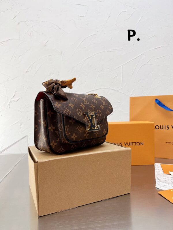 LC321 - Louis Vuitton Women's Fashion Bag