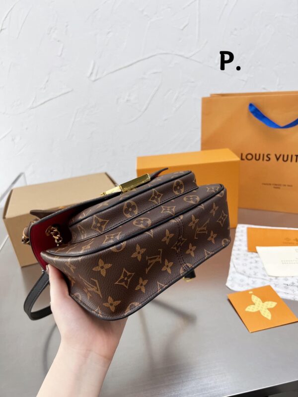 LC321 - Louis Vuitton Women's Fashion Bag