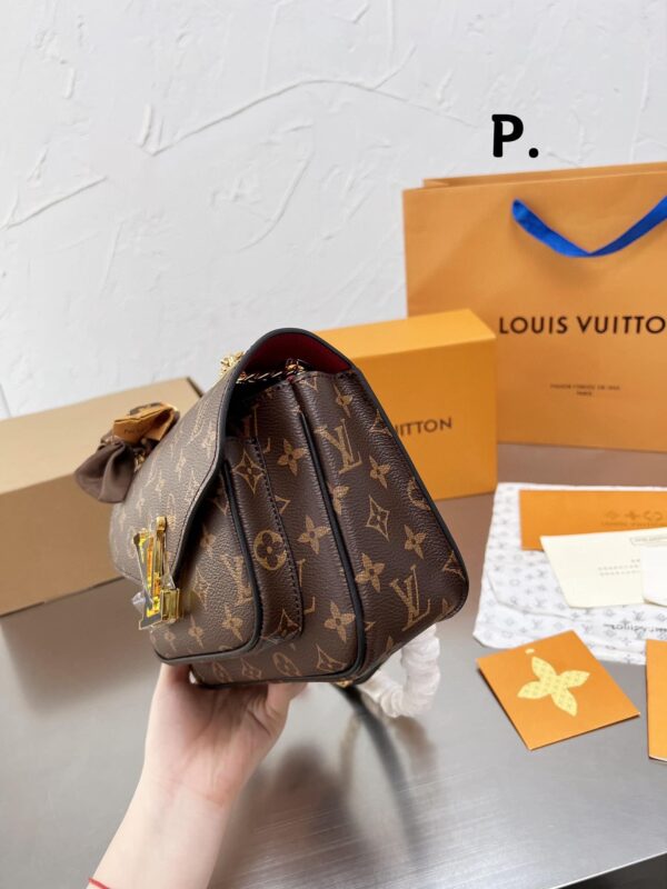 LC321 - Louis Vuitton Women's Fashion Bag