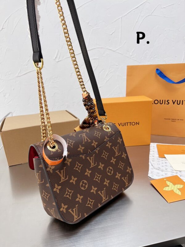 LC321 - Louis Vuitton Women's Fashion Bag