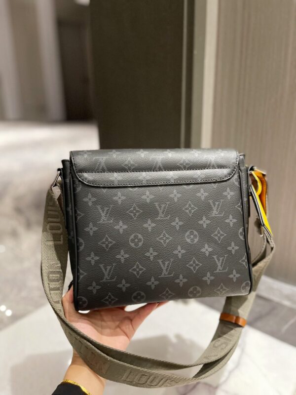 LC322 - Louis Vuitton Women's Fashion Bag
