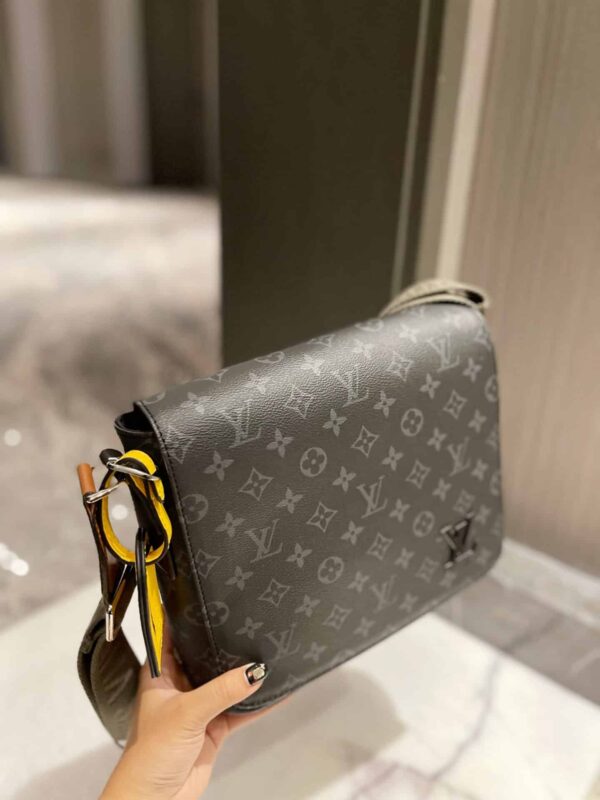 LC322 - Louis Vuitton Women's Fashion Bag
