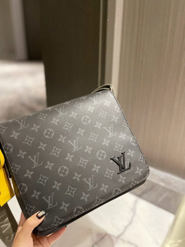 LC322 - Louis Vuitton Women's Fashion Bag