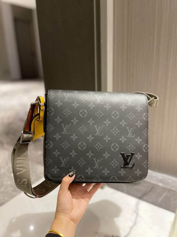 LC322 - Louis Vuitton Women's Fashion Bag
