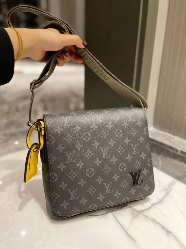 LC322 - Louis Vuitton Women's Fashion Bag