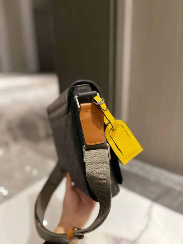 LC322 - Louis Vuitton Women's Fashion Bag