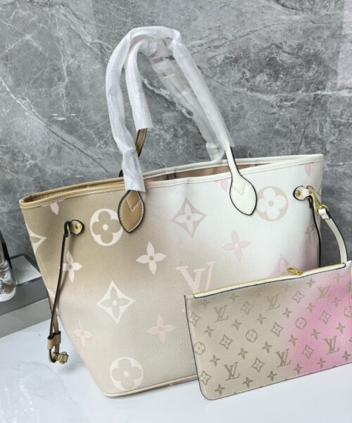 LC327 - Louis Vuitton Women's Fashion Bag