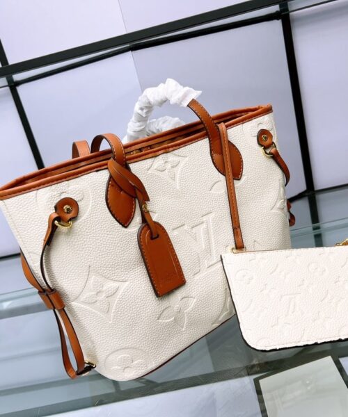 LC329 - Louis Vuitton Women's Fashion Bag