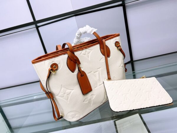 LC329 - Louis Vuitton Women's Fashion Bag