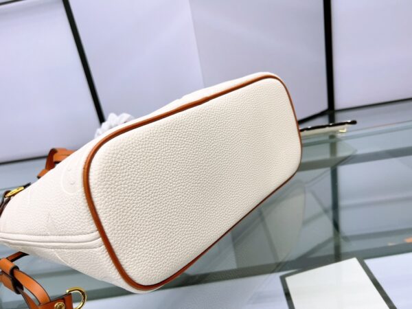 LC329 - Louis Vuitton Women's Fashion Bag