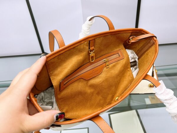LC329 - Louis Vuitton Women's Fashion Bag