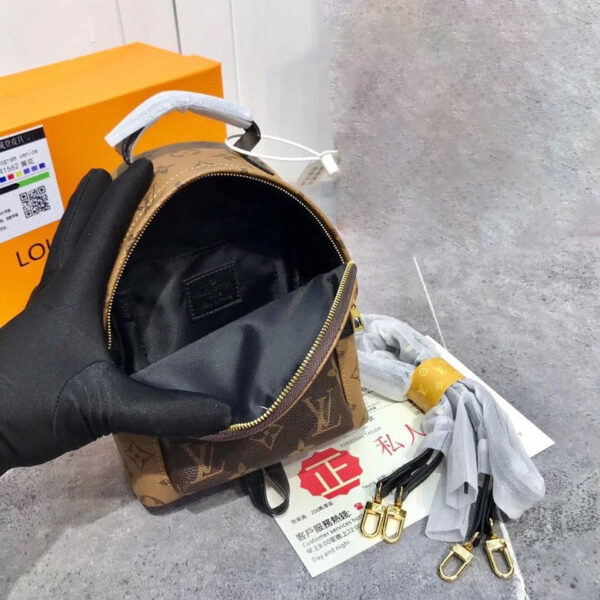 LC33 - Louis Vuitton Women's Fashion Bag