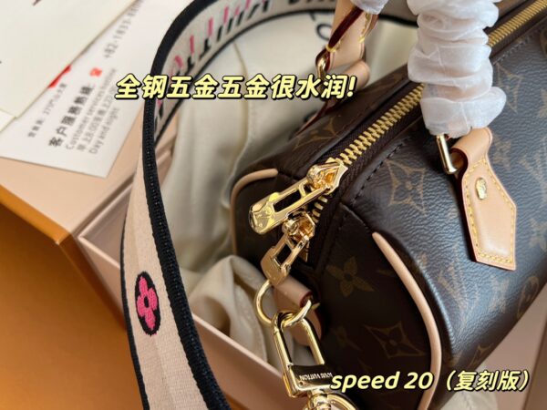 LC331 - Louis Vuitton Women's Fashion Bag