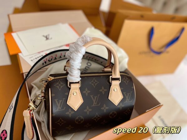 LC331 - Louis Vuitton Women's Fashion Bag