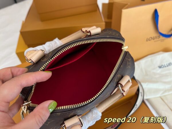 LC331 - Louis Vuitton Women's Fashion Bag